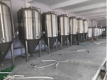 啤酒設(shè)備安裝實(shí)景 啤酒設(shè)備安裝實(shí)景