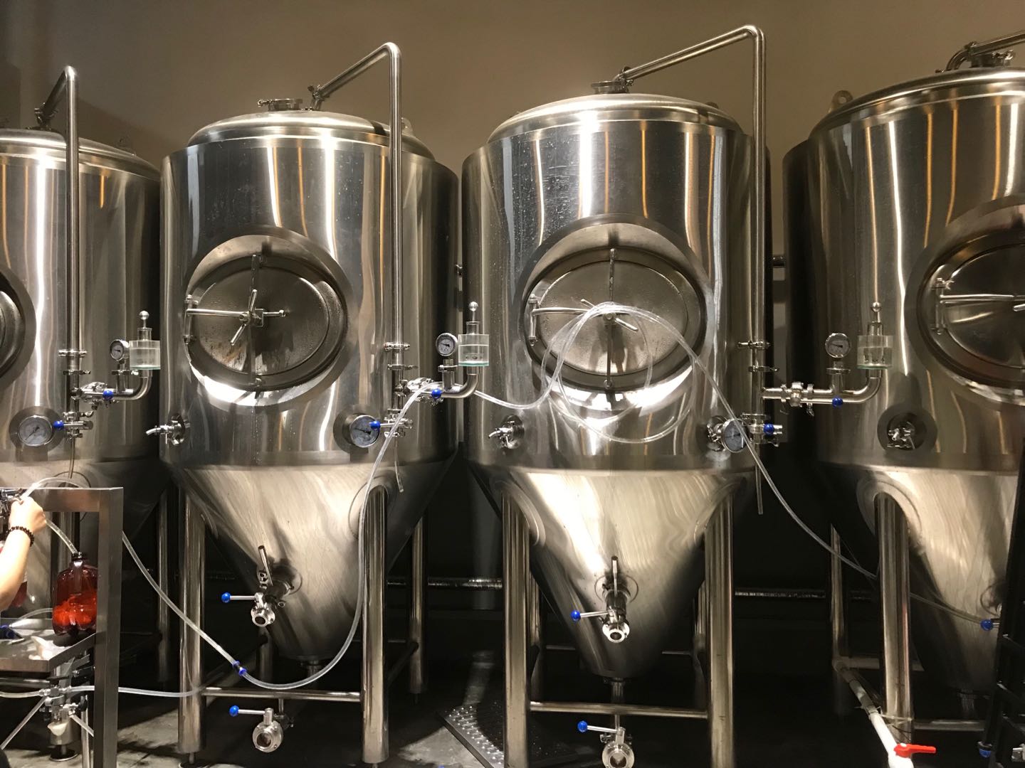 啤酒發(fā)酵設(shè)備 啤酒發(fā)酵設(shè)備